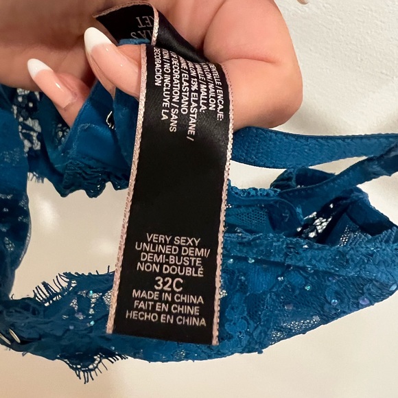 Victoria’s Secret Teal Blue Rhinestone Bra - Picture 4 of 4